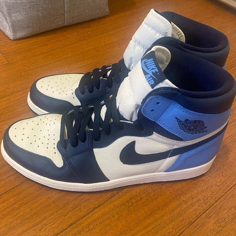 Air Jordan Obsidians lightly used.